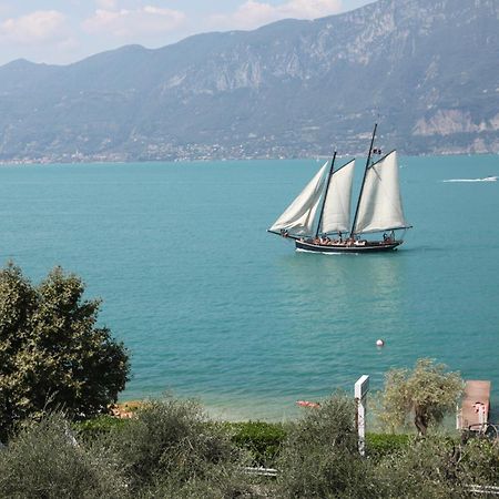Hotel Merano Бренцоне-суль-Гарда Экстерьер фото