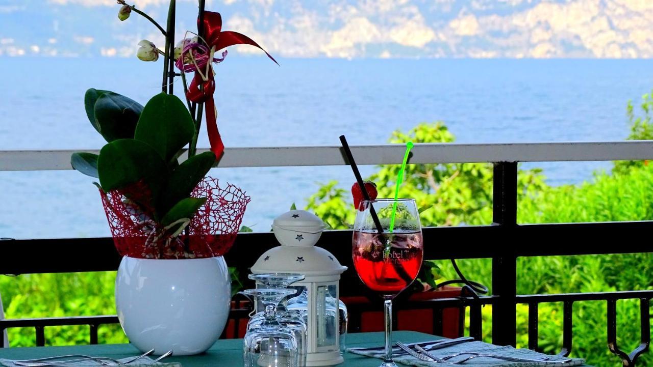 Hotel Merano Бренцоне-суль-Гарда Экстерьер фото