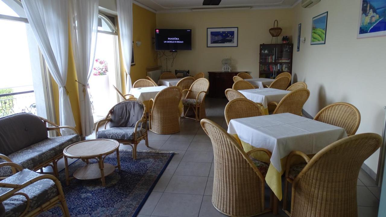 Hotel Merano Бренцоне-суль-Гарда Экстерьер фото