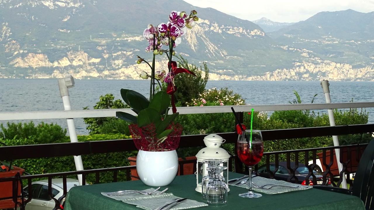 Hotel Merano Бренцоне-суль-Гарда Экстерьер фото