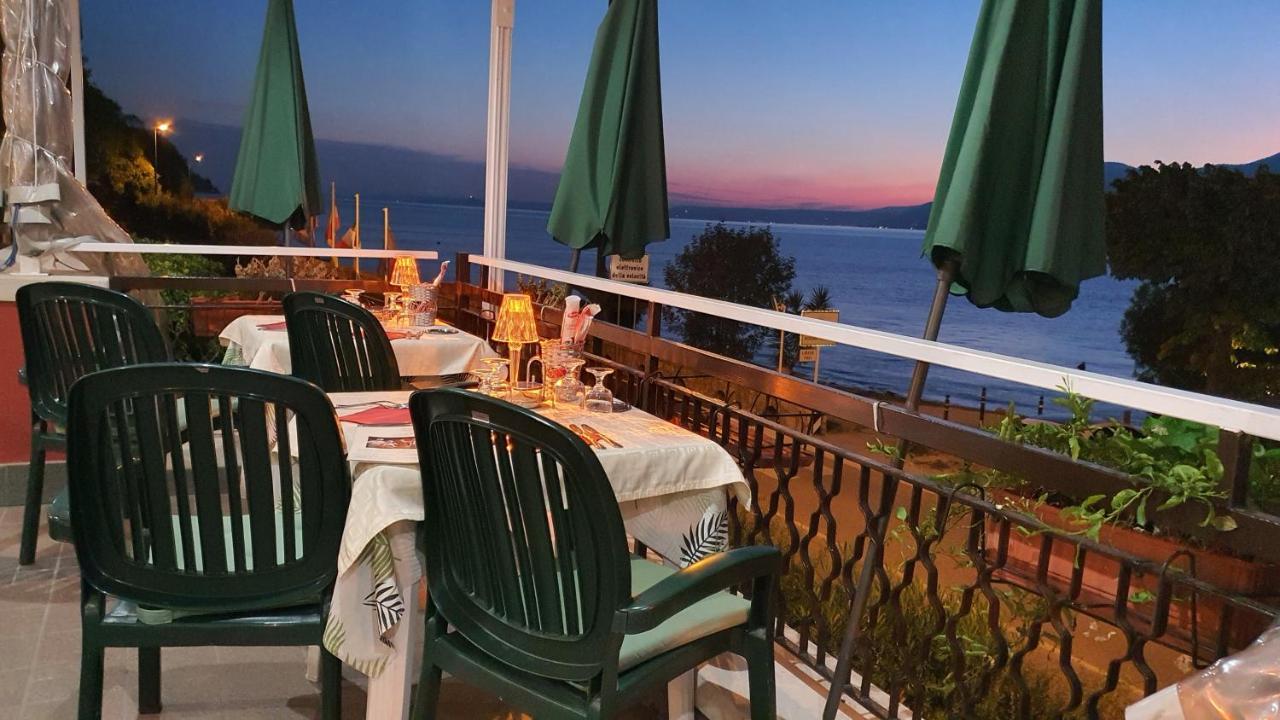 Hotel Merano Бренцоне-суль-Гарда Экстерьер фото