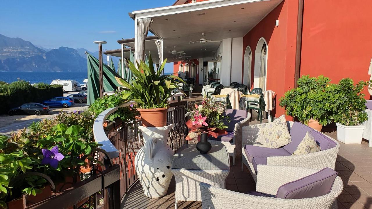 Hotel Merano Бренцоне-суль-Гарда Экстерьер фото