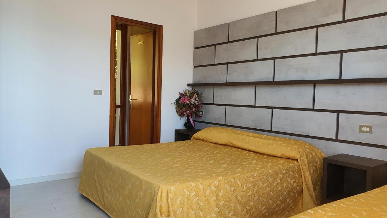 Hotel Merano Бренцоне-суль-Гарда Экстерьер фото