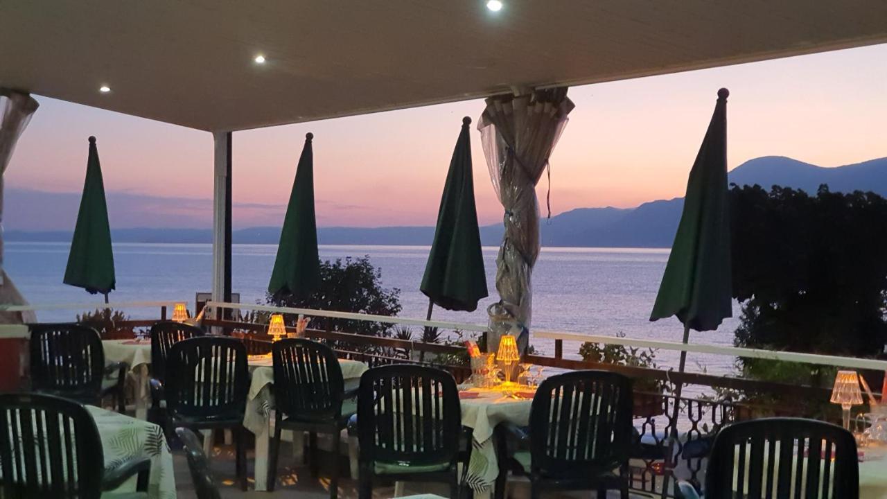 Hotel Merano Бренцоне-суль-Гарда Экстерьер фото