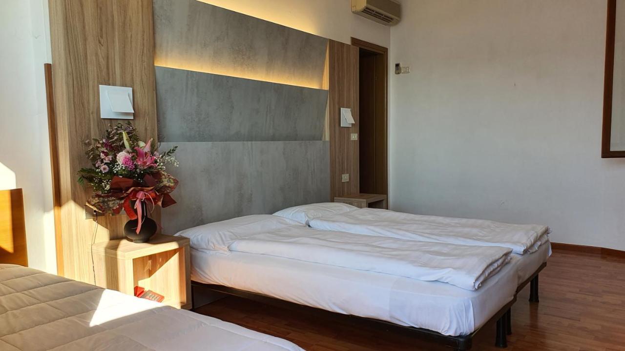 Hotel Merano Бренцоне-суль-Гарда Экстерьер фото